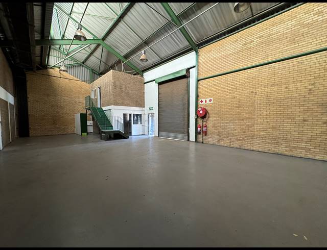 183M² WAREHOUSE TO LET IN ROBERTVILLE